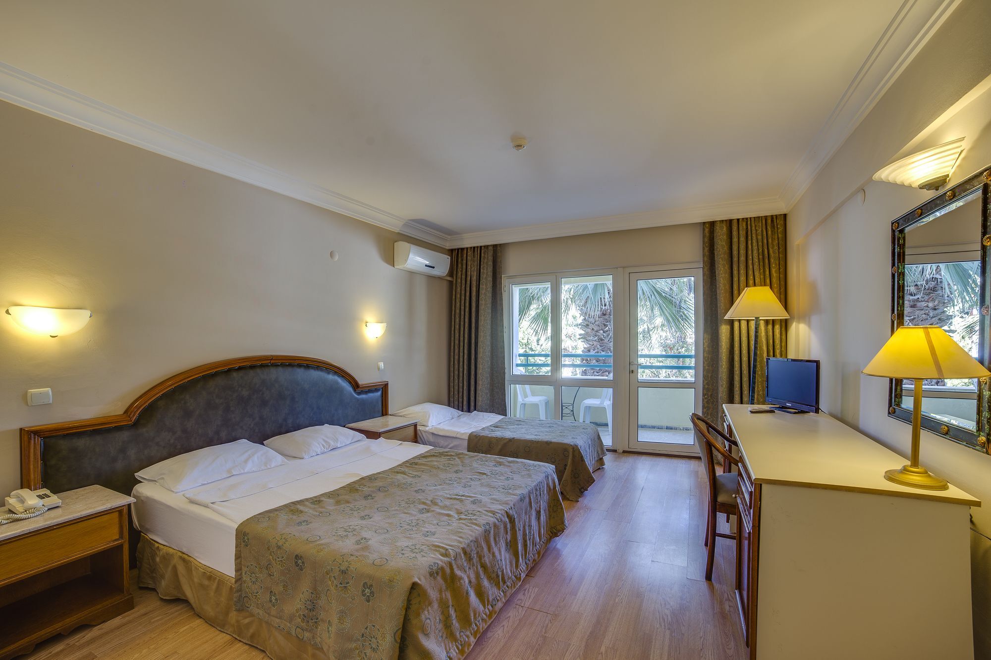 La Santa Maria Hotel Kusadası Esterno foto